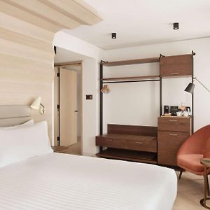 King Junior Suite Accessible
